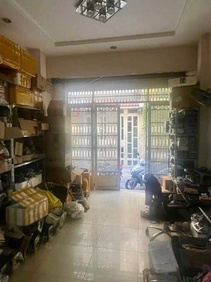 ban-nha-quan-10-duong-le-hong-hong