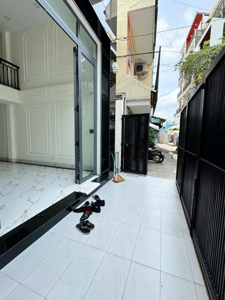 ban-nha-quan-11-duong-hoa-binh