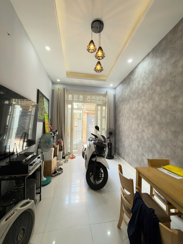 ku7-B6E3DC45-m9at4jba_12_6