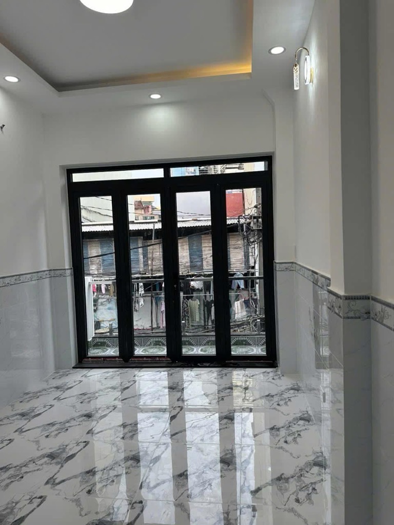 vod-314374B0-m5a1xquw_27_9