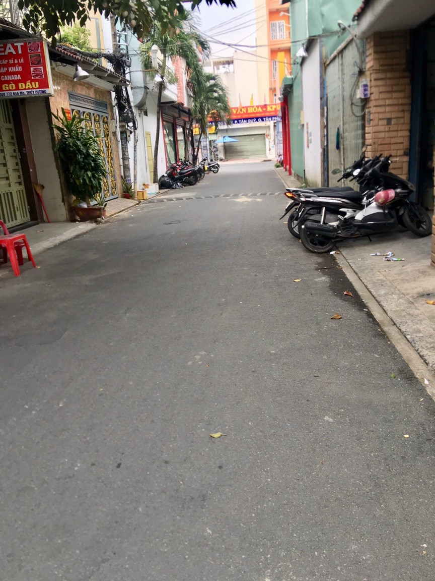 z3425764165605_5e2824fd6d29a045d1ccaf8ef3f82733