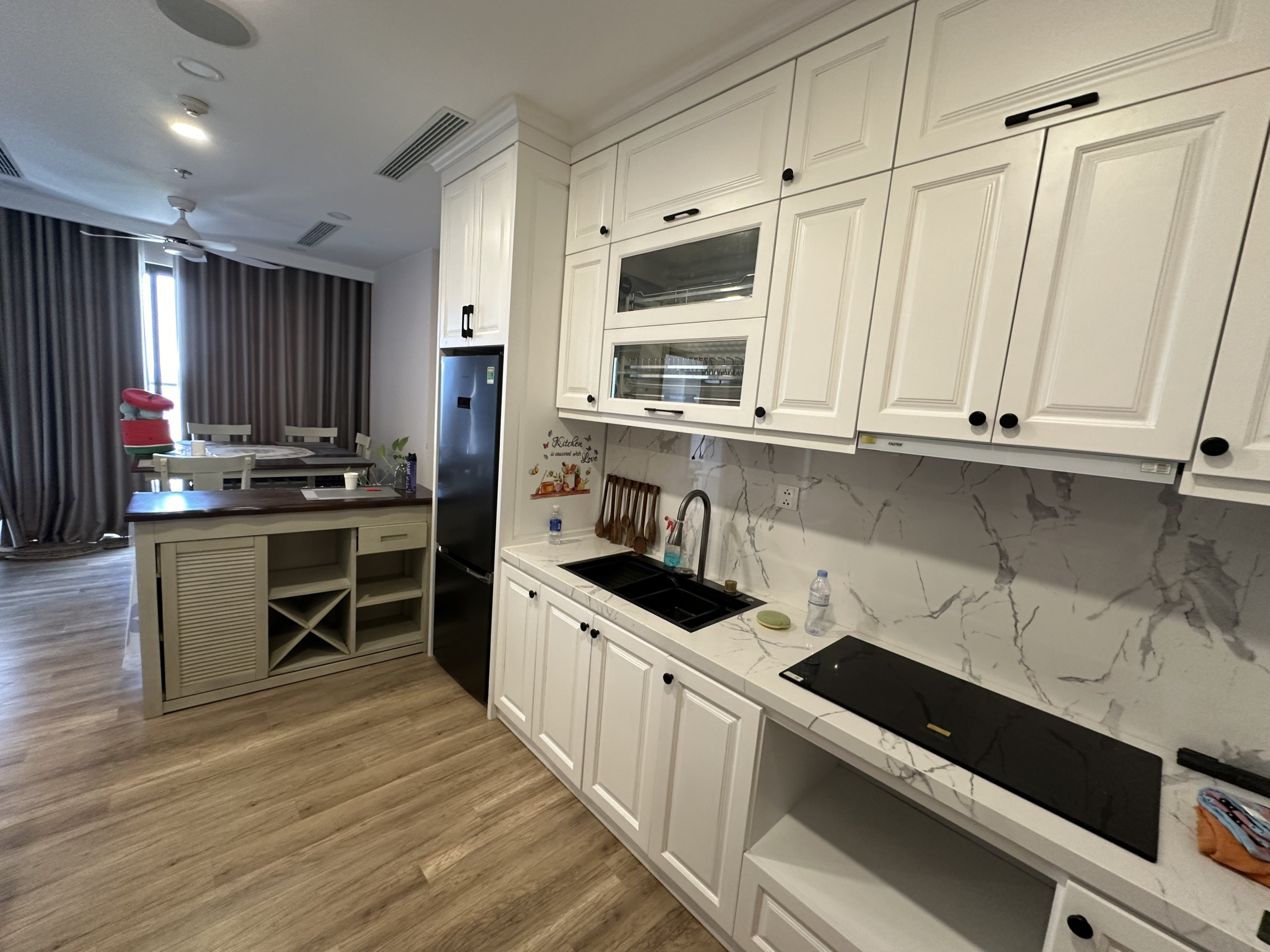 z5703379885404_efae590e84bb7962dcecfcd4eebea7de