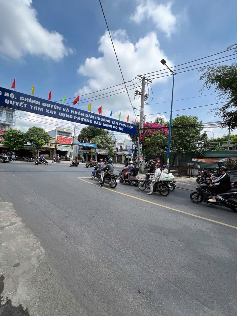 z6453631531724_12a6483940b06a49de6229851271326c