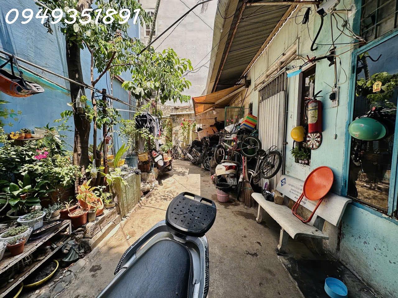 z6469397630475_64037f97576f2289c290bb7c1608533c