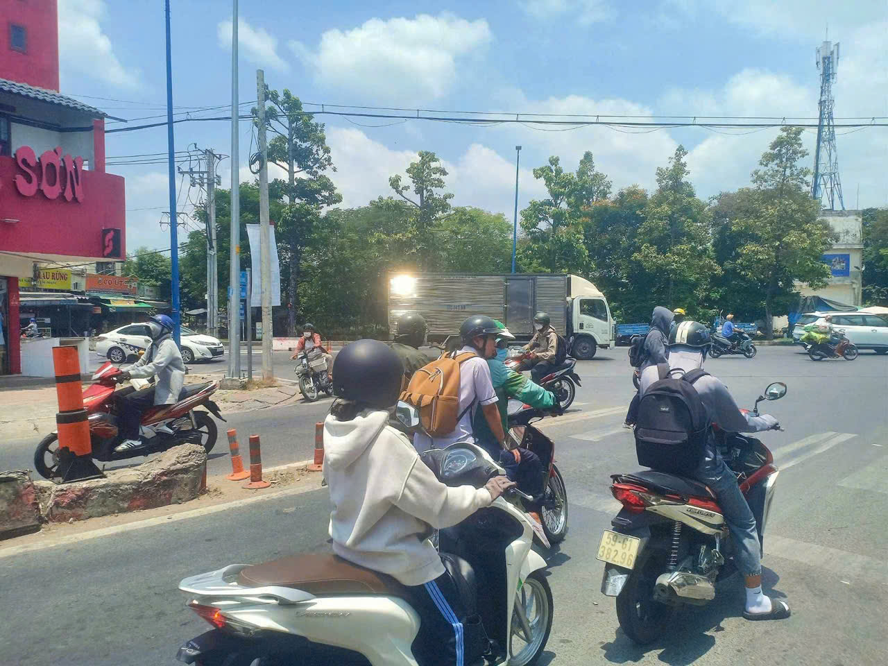 z6487656111146_aa1d8aab4e08c4fb0b7d985113703f1b