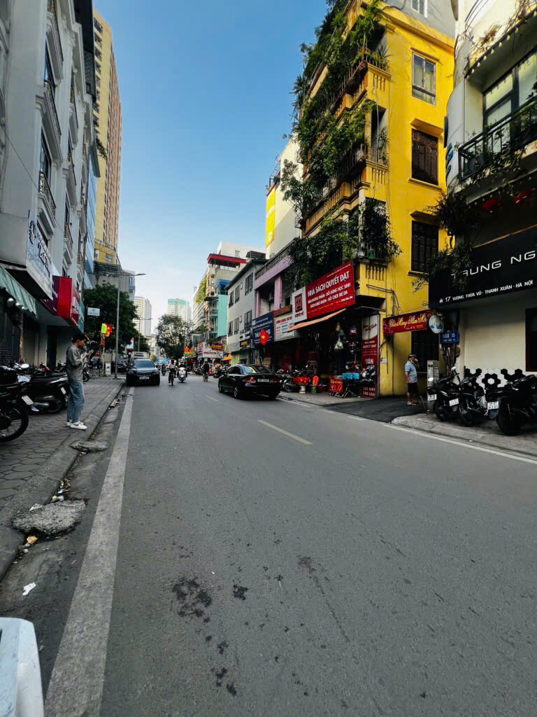 z6504040828975_65cbd070a820d65d8971108bb180dfae