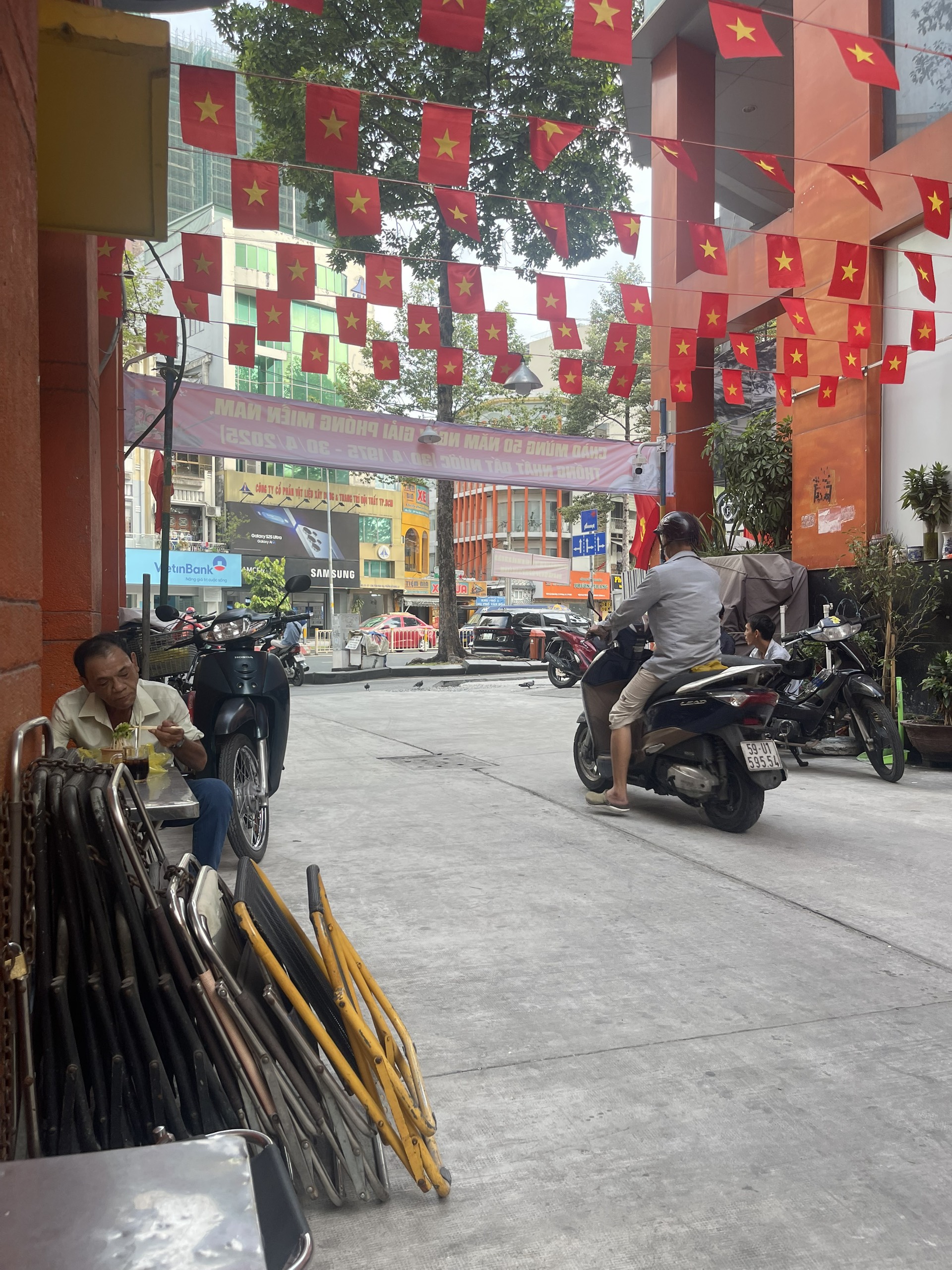 z6522570002317_9049c8fdcc08acd2a927db42fdd8e1e8