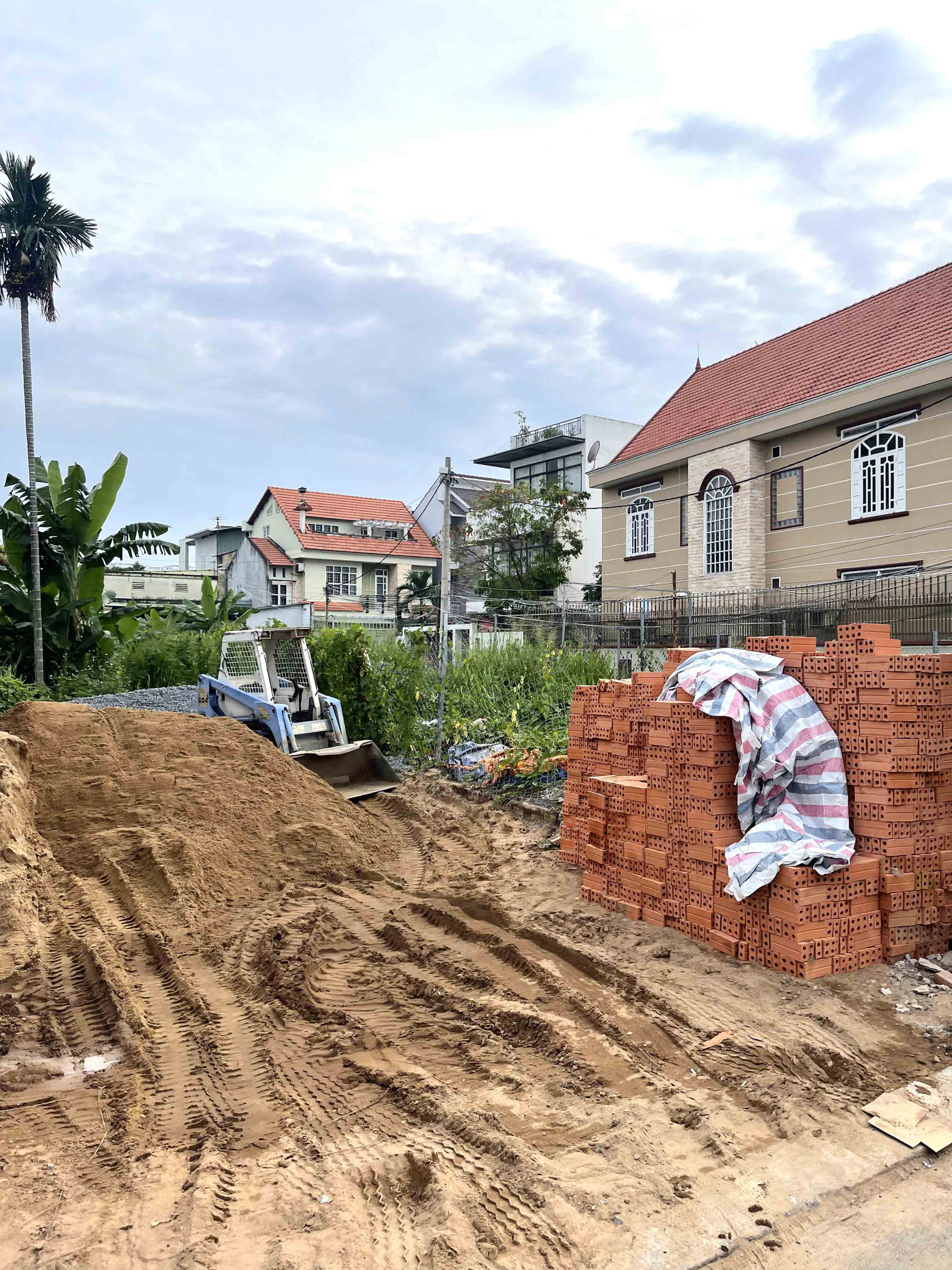 ban-dat-tho-cu-hem-xe-tai-dang-van-bi-truong-tho-thu-duc-202-m2 (5)