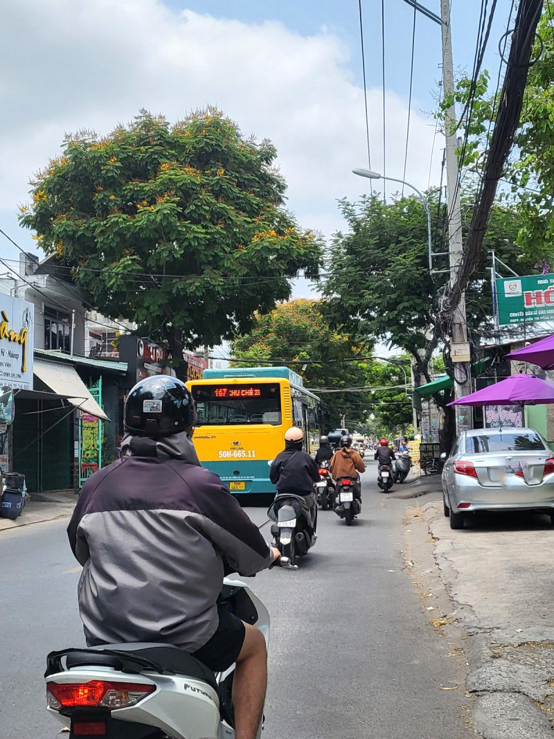 ban-nha-hem-xe-tai-linh-xuan-thu-duc-chi-nhinh-8-ty (1)