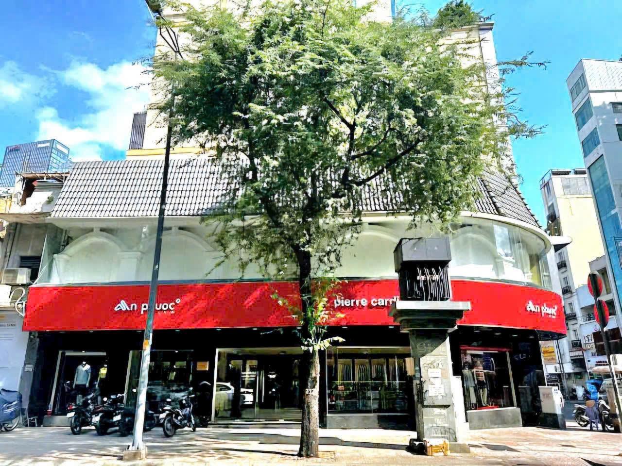 ban-nha-mat-tien-ly-tu-trong