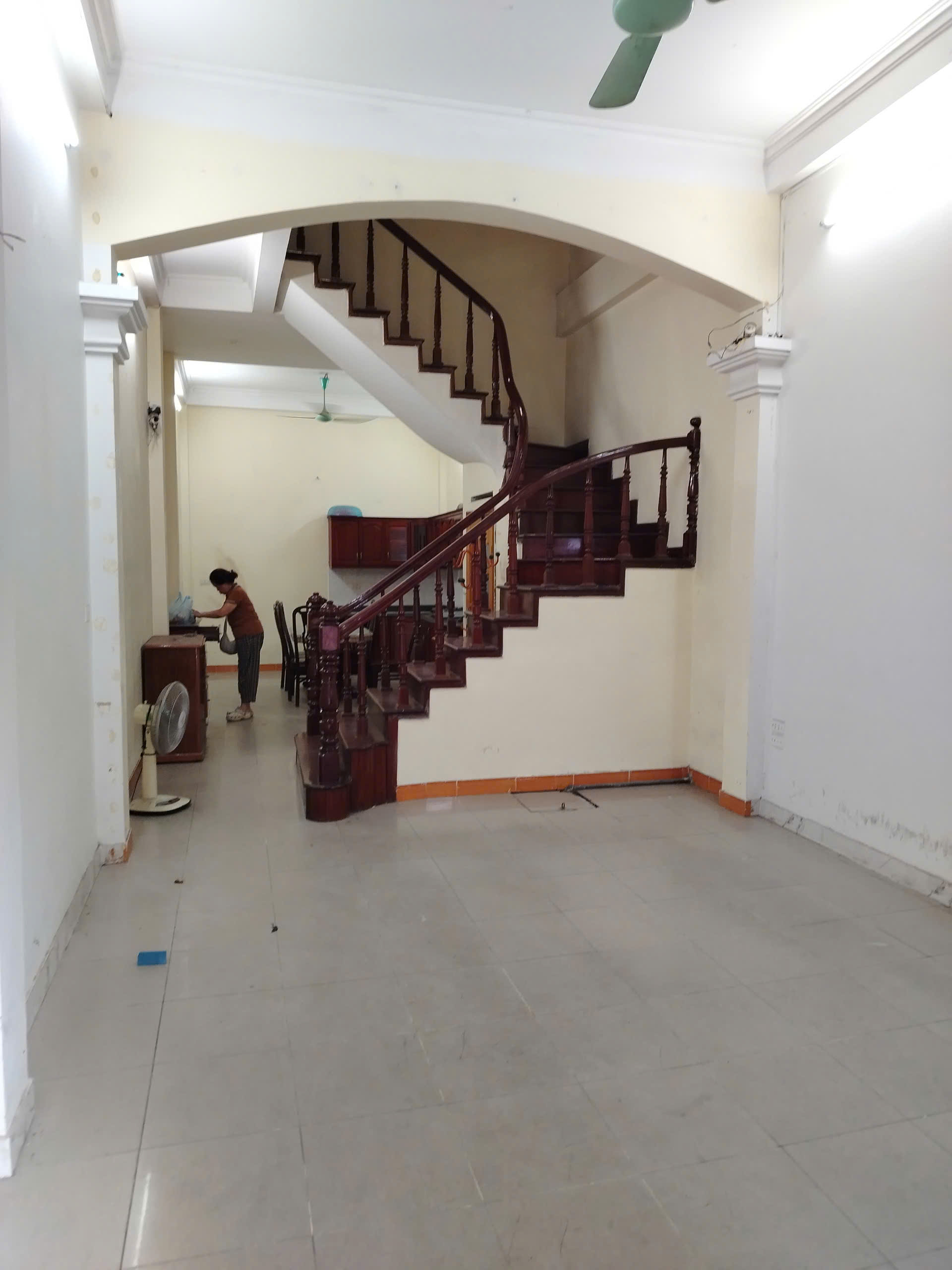 cho_thue_nha_ngo_93_hoang_van_thai (1)