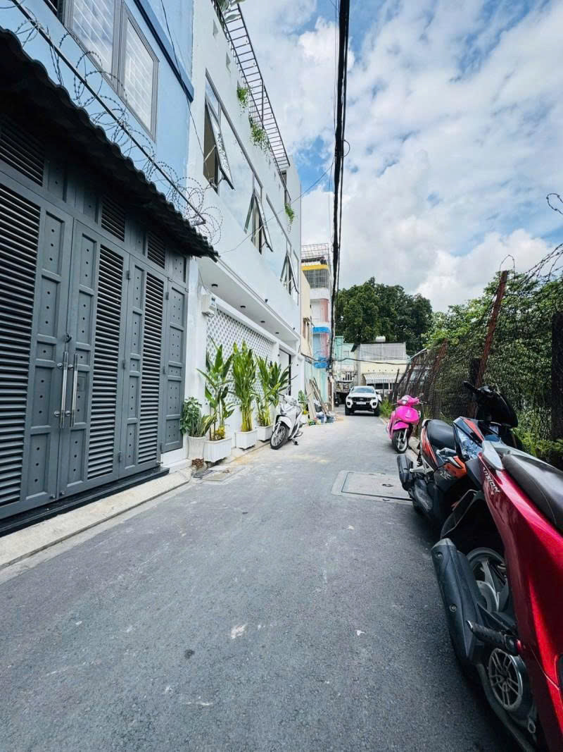 gen-n-z6639044673498_b33bdf2943715fc1c5e0b19f85a01e13