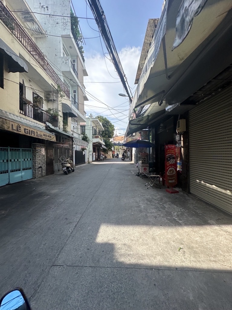 z6576825063612_11c022a95d184060b3f3c64533df2756