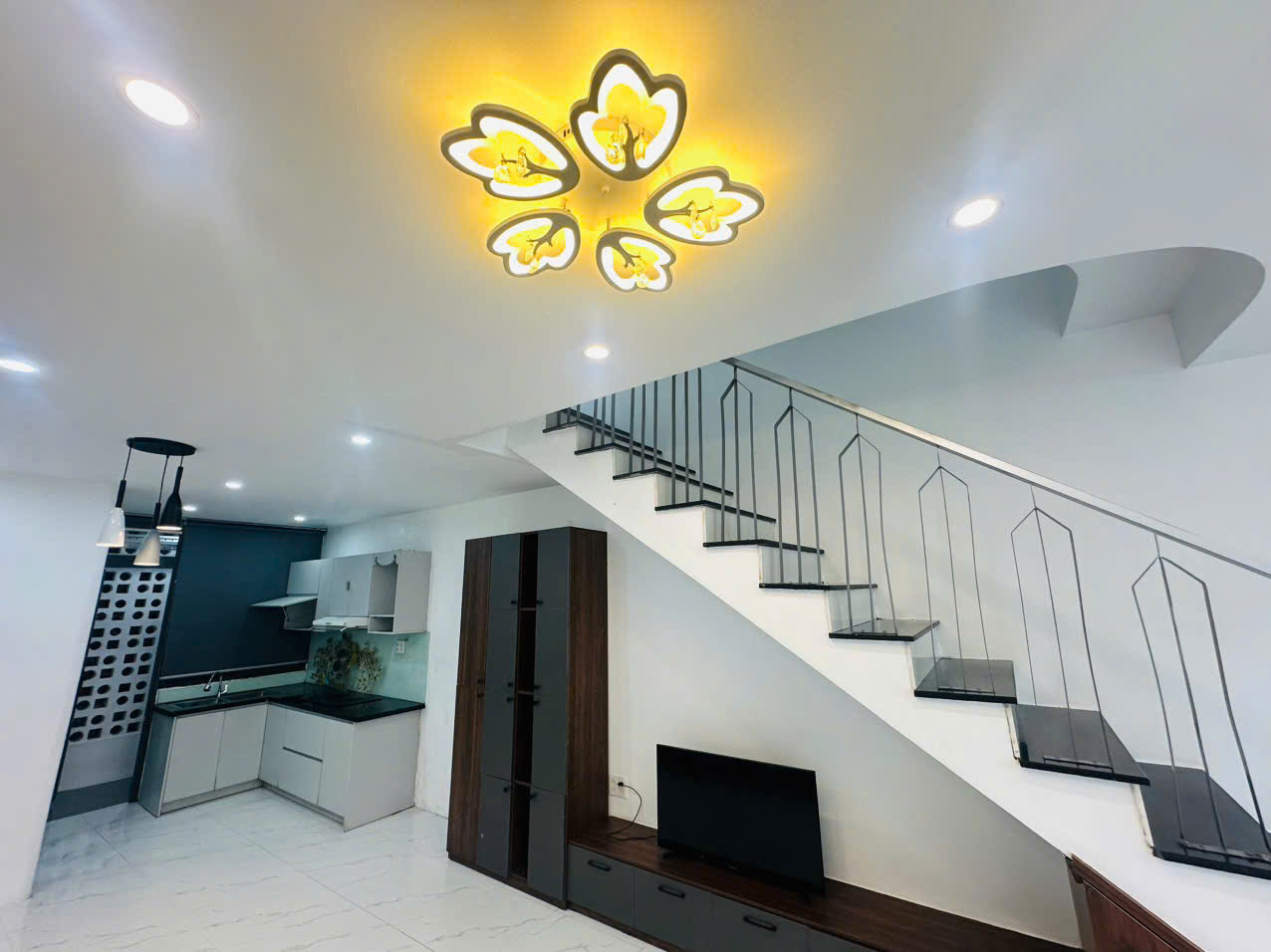 z6606819012710_956ede21e1fa8986db10e81b027e1b1b