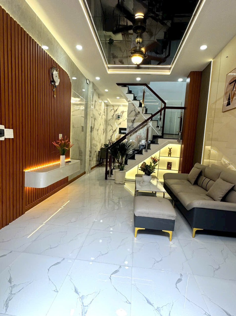 2djt-C3CBD127-mbq5hm90_21_9