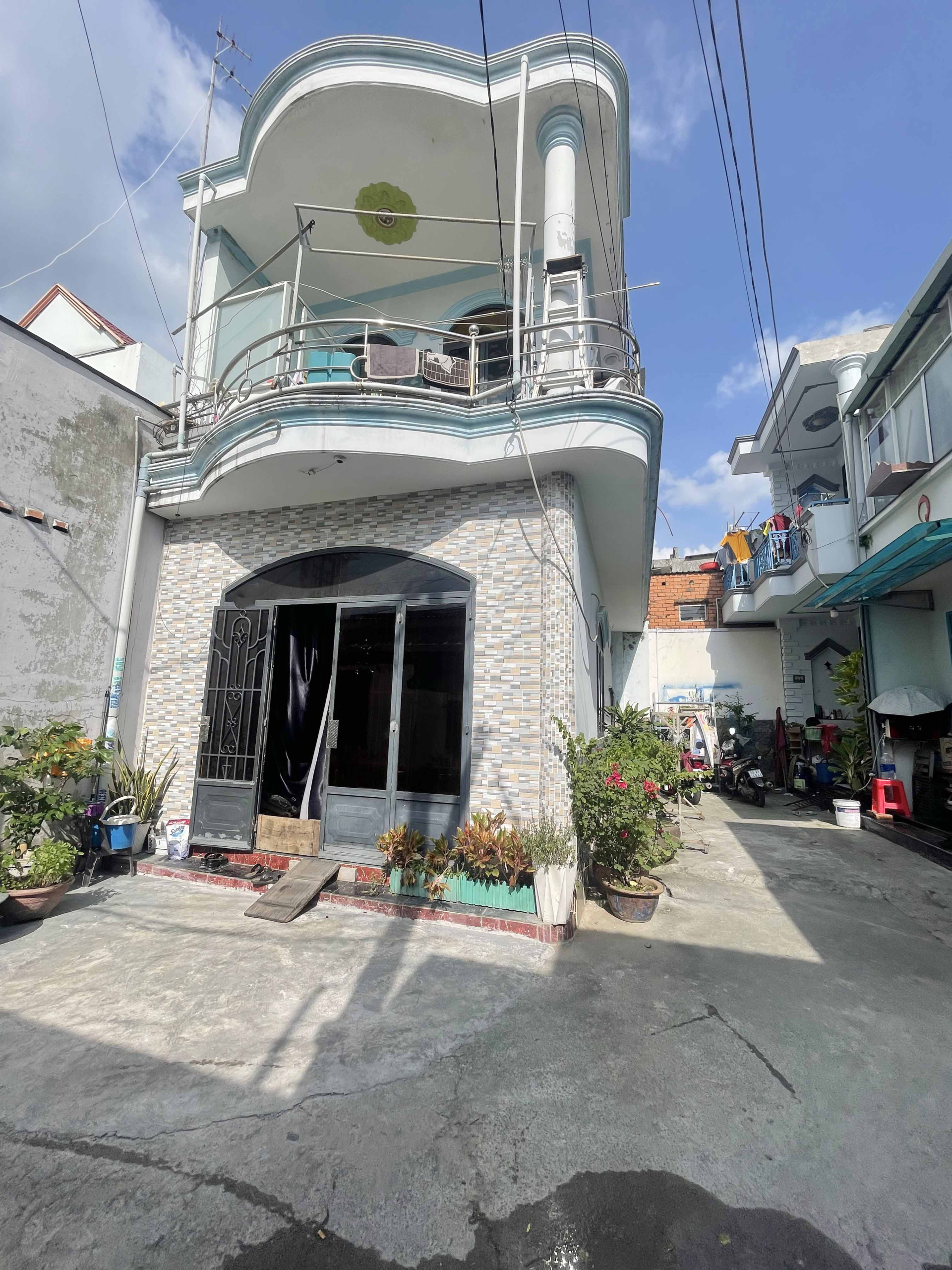 ban-nha-hem-xe-hoi-linh-xuan-chi-3-ty-nhinh (1)