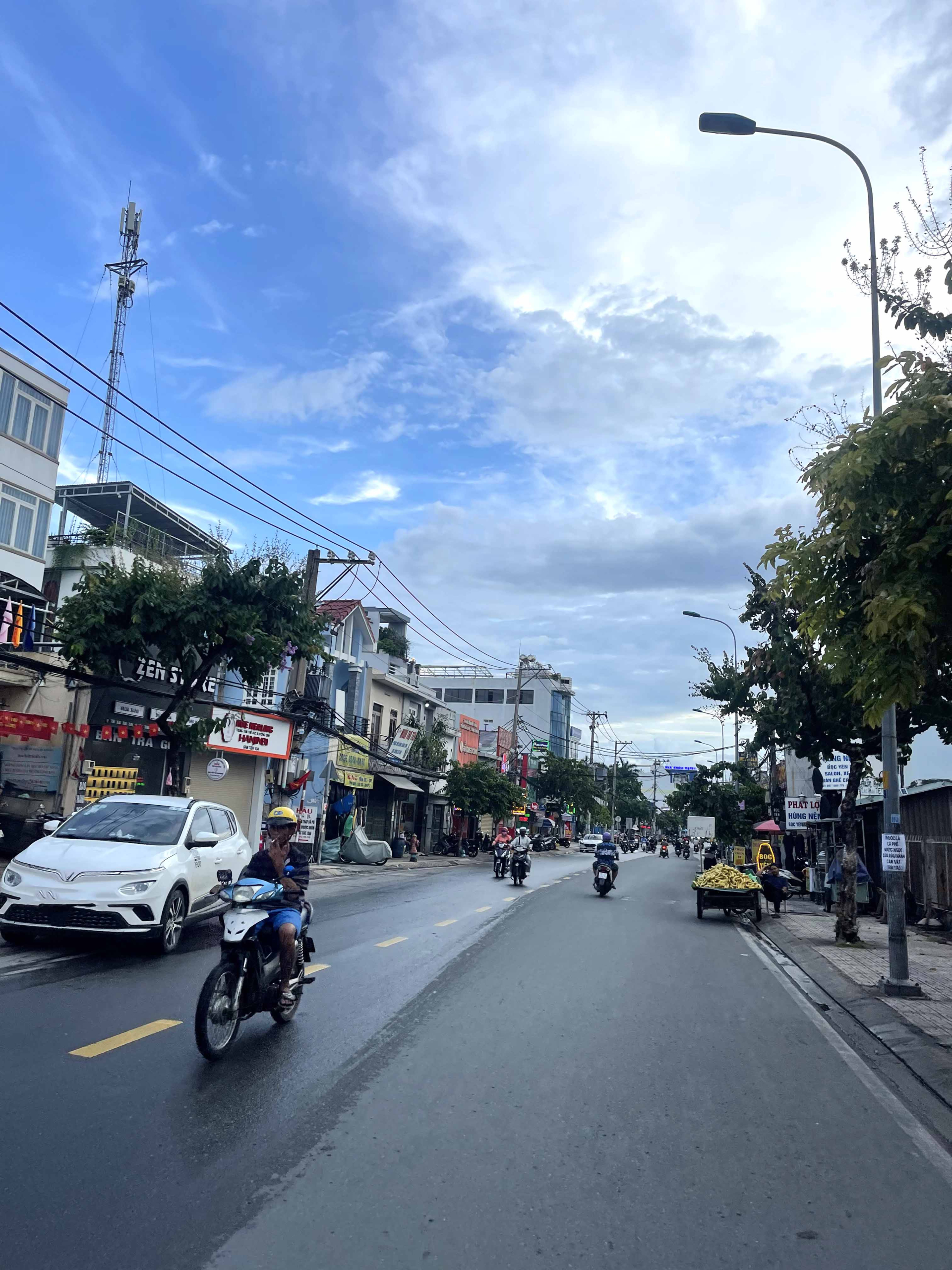 ban-nha-mat-tien-gan-kha-van-can-linh-dong-thu-duc (2)