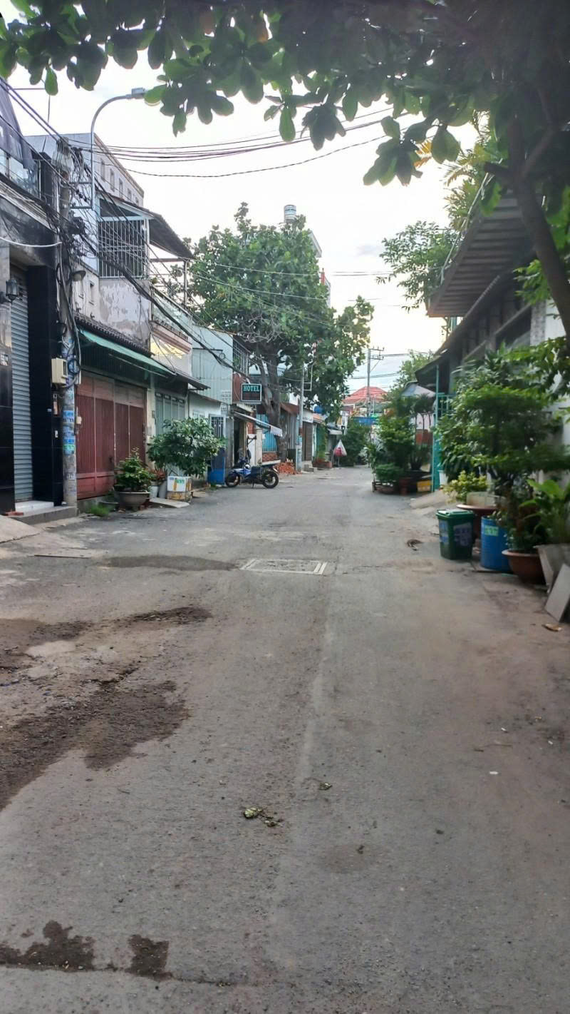 gen-h-z6739791378142_0f8cace557272450301673147df8076f