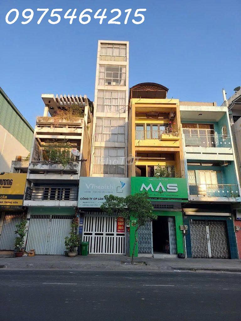 gen-n-z6720197429557_0a8770505d7411348b01015115726bad