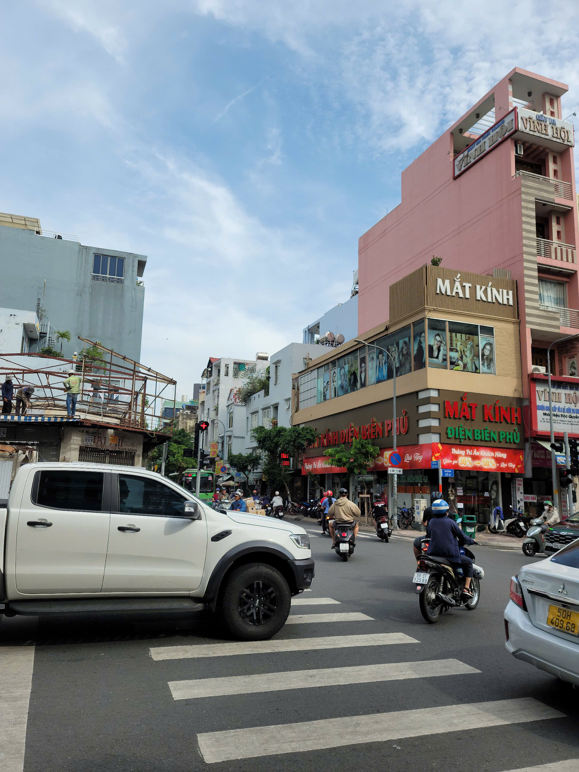 z6587632692844_6f1ddb26f9707f6c9442343a2c921d89