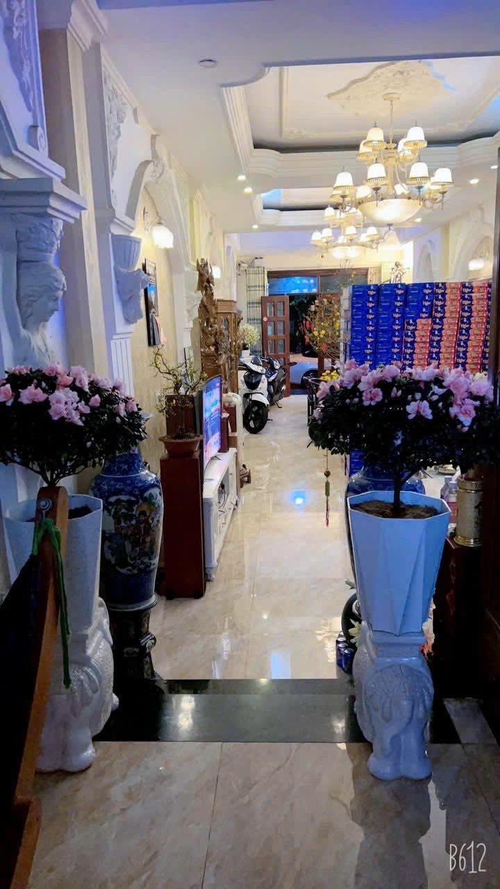 z6738513985698_82748858283067744fd4de5b3e9f096c