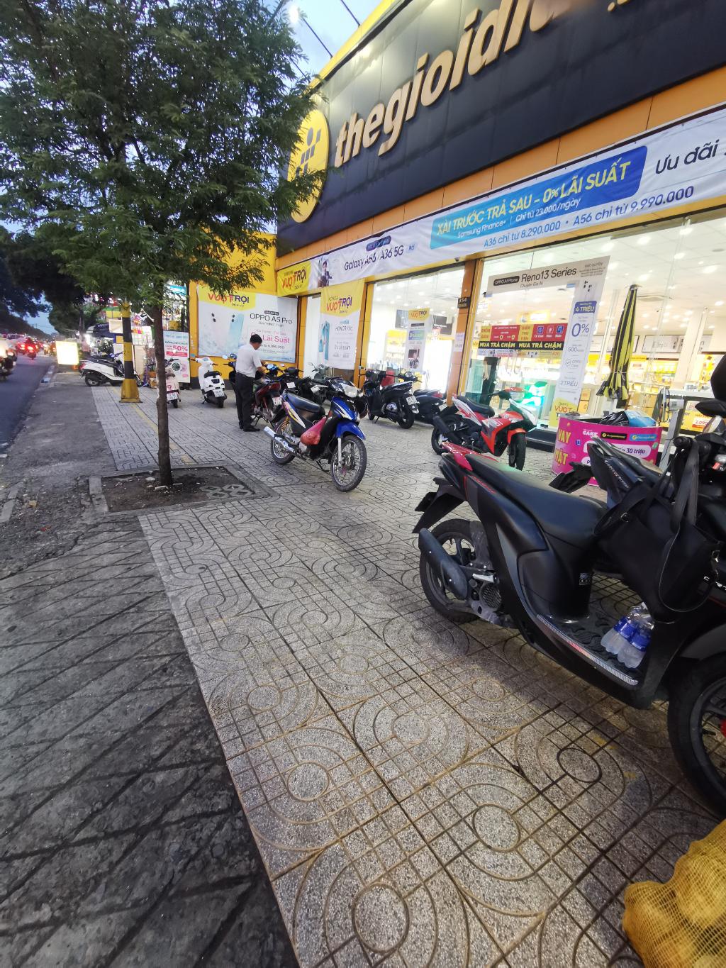 2hbk-EB9E407E-maq4xkfh_21_9