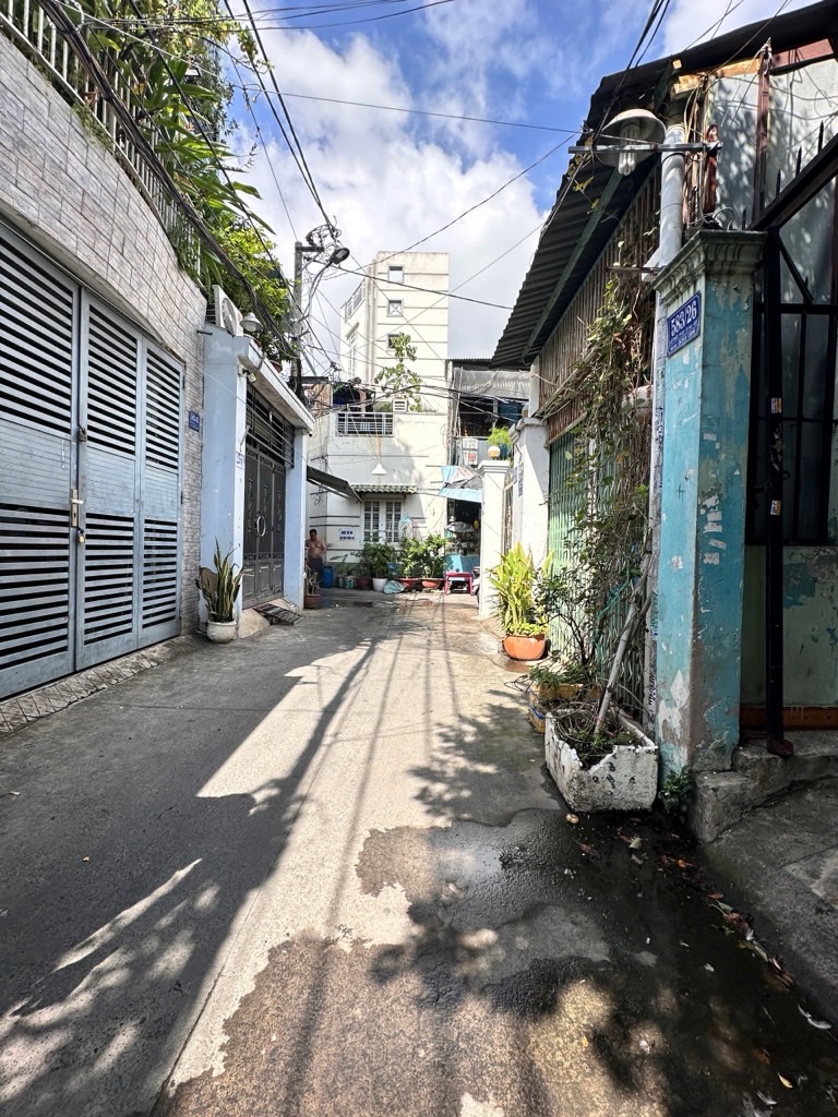 2hdj-B956A6F6-md2cmmrm_10_2