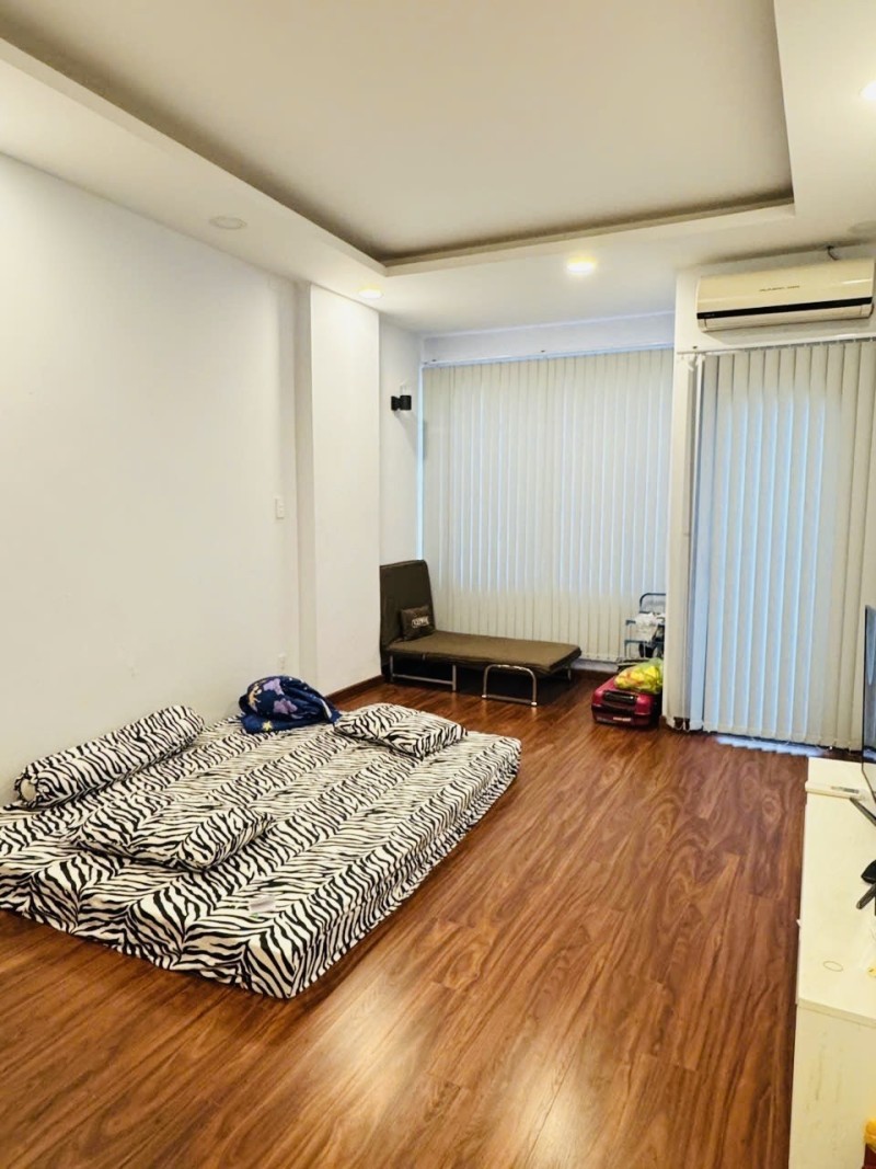 BAN NHA QUAN 3 LE VAN SY (1)