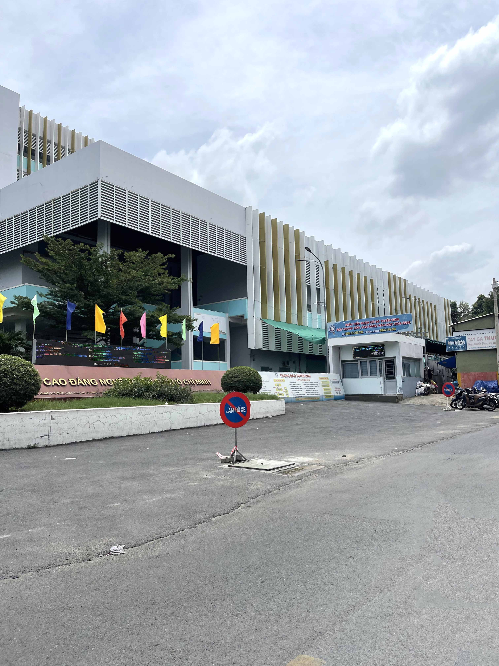 ban-nha-hem-xe-hoi-linh-chieu-thu-duc-chi-8-ty-nhinh (4)