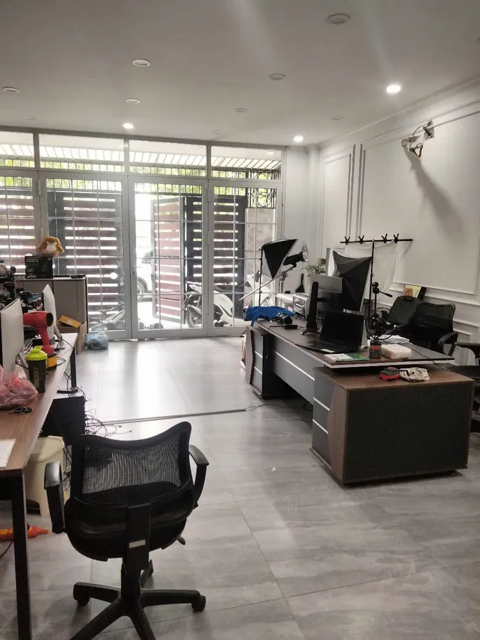 bb692703-a838-5330-a2ad-0a95aca7986f