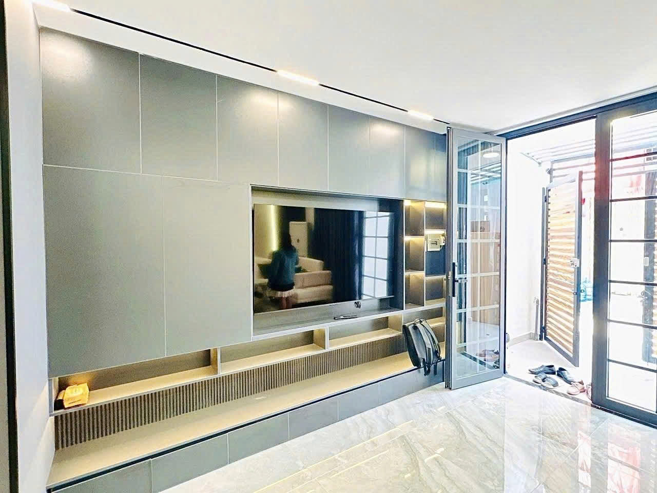 gen-h-z6763980742372_9517e93baa52f420aebe742b70b5d153