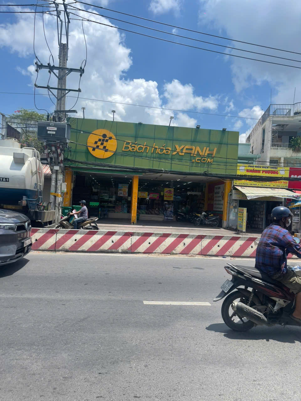 gen-h-z6797062645660_685026a68cf5180f53117bda35b98263