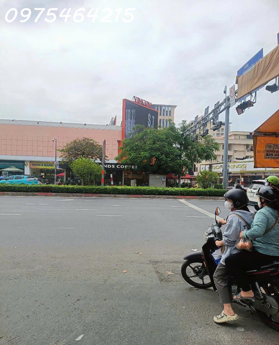 gen-h-z6802067172447_d7637399492f11c467d5ff40abbe5121