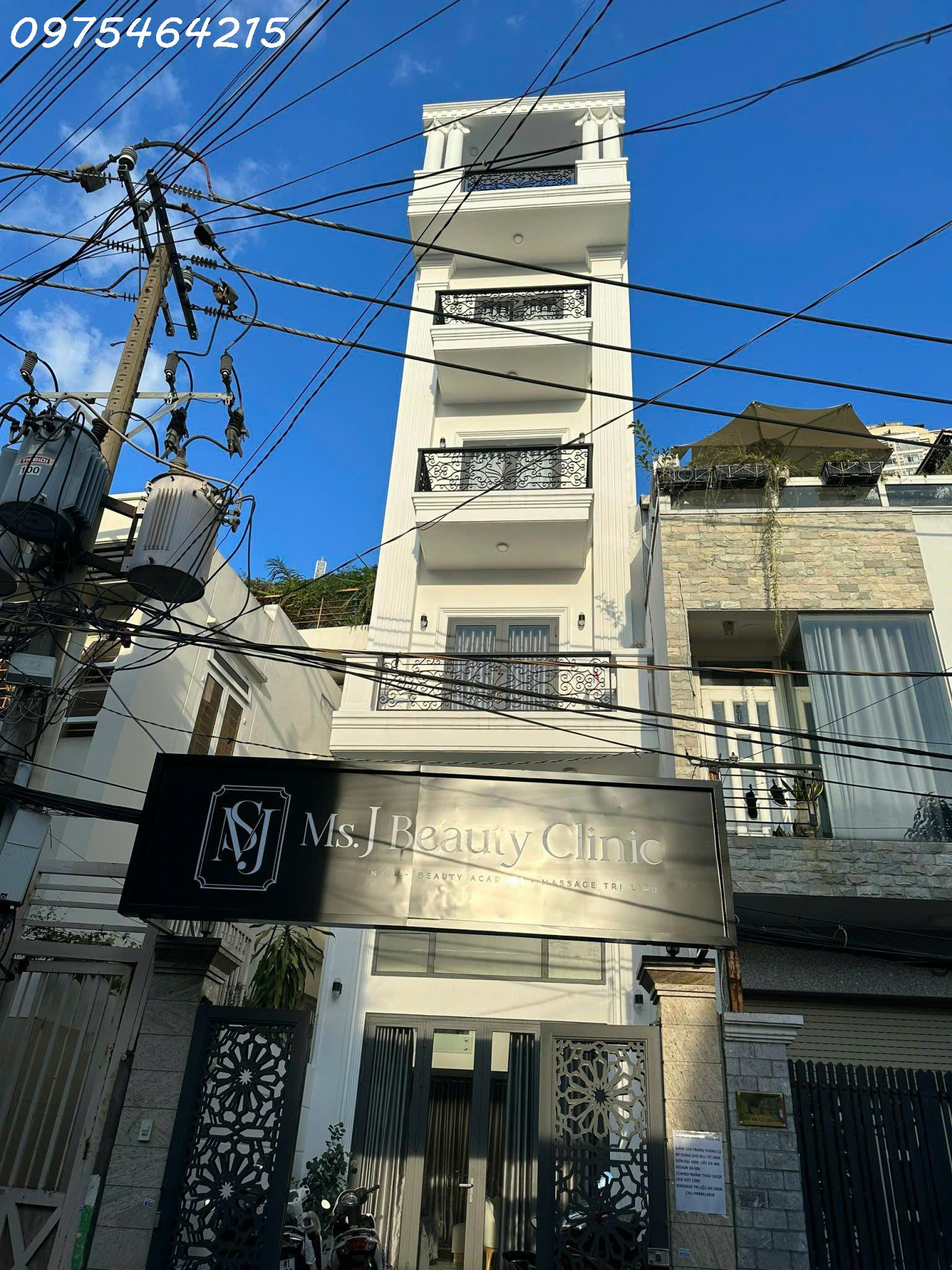 gen-h-z6858230478694_fa75b965bb9b82c17dccd3f749053a1f