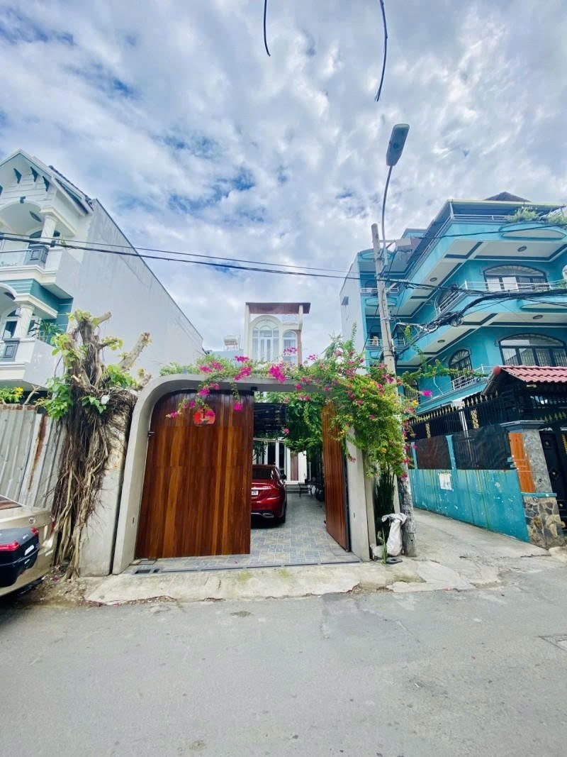 gen-n-z6818236086770_e5901917183e0f5c76ad13d8c9ea80f6