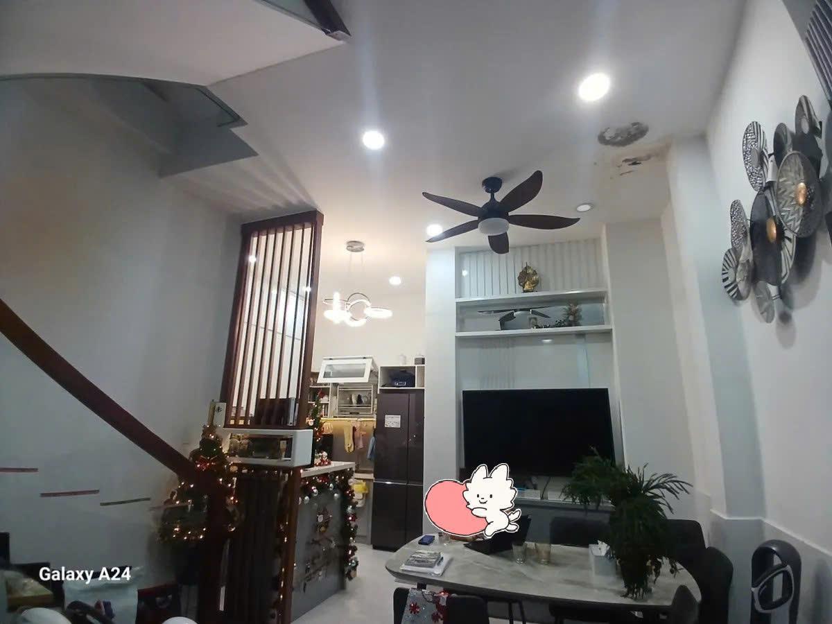 z6788367211172_529ca5df6c66476d98f19b83a03ee33d