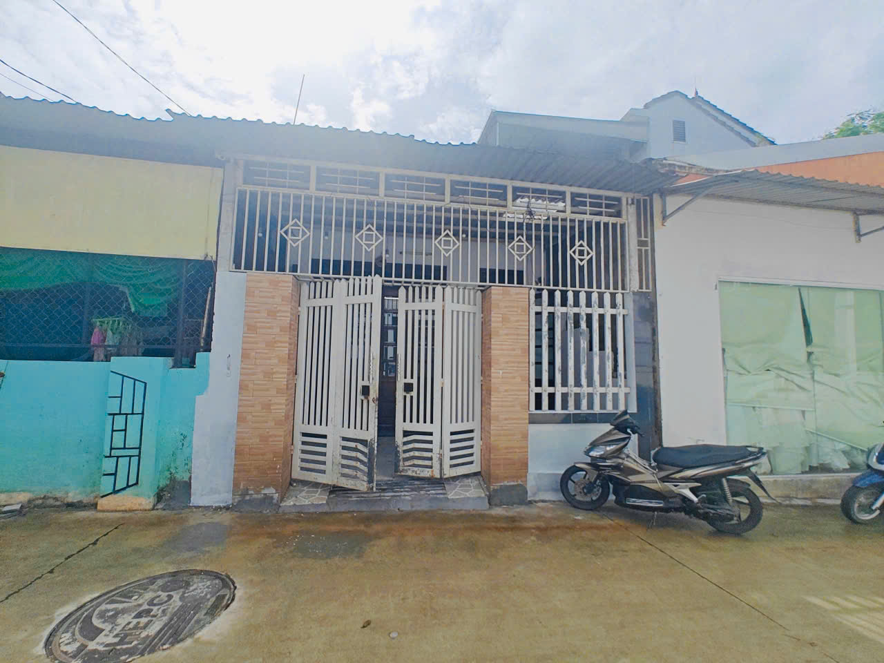 z6789018836963_f609350d3f184a95664680151efee695