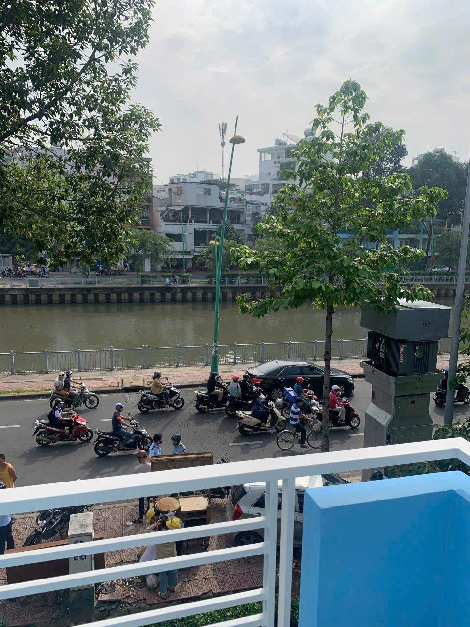 z6801906084381_2acf8b67808f63a078b0ef743940c3ac