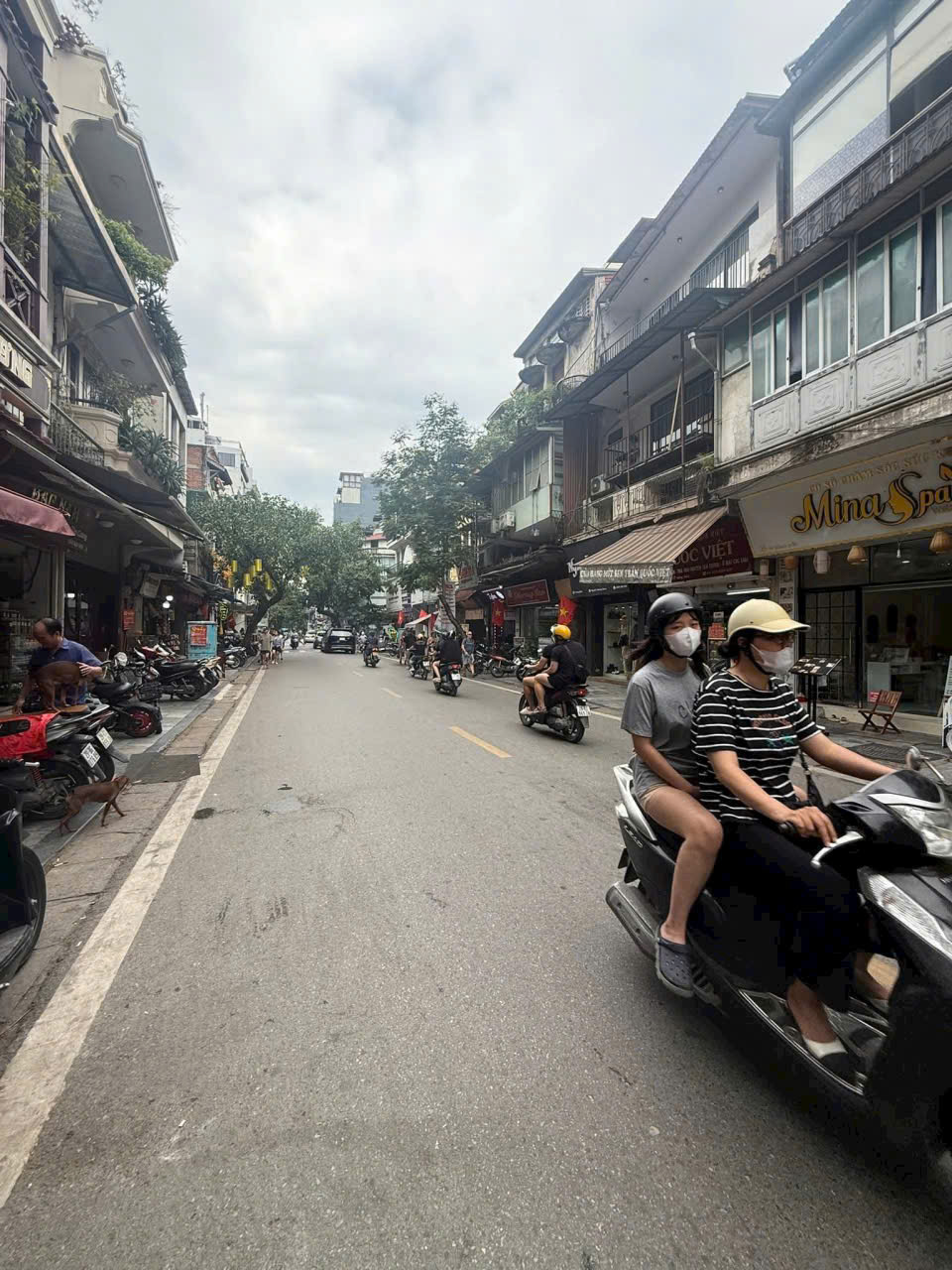 z6827825056130_63824bebeb8a17fe0aca1d2d348dfd3f