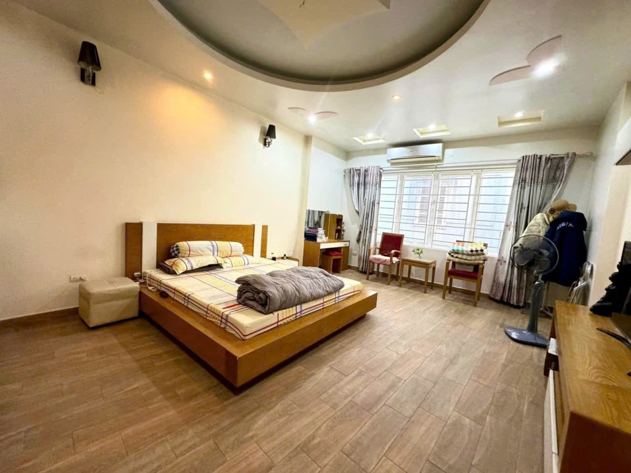 z6844939551100_66a792ba9a66bbe3dfae6f83f1a8e2ae