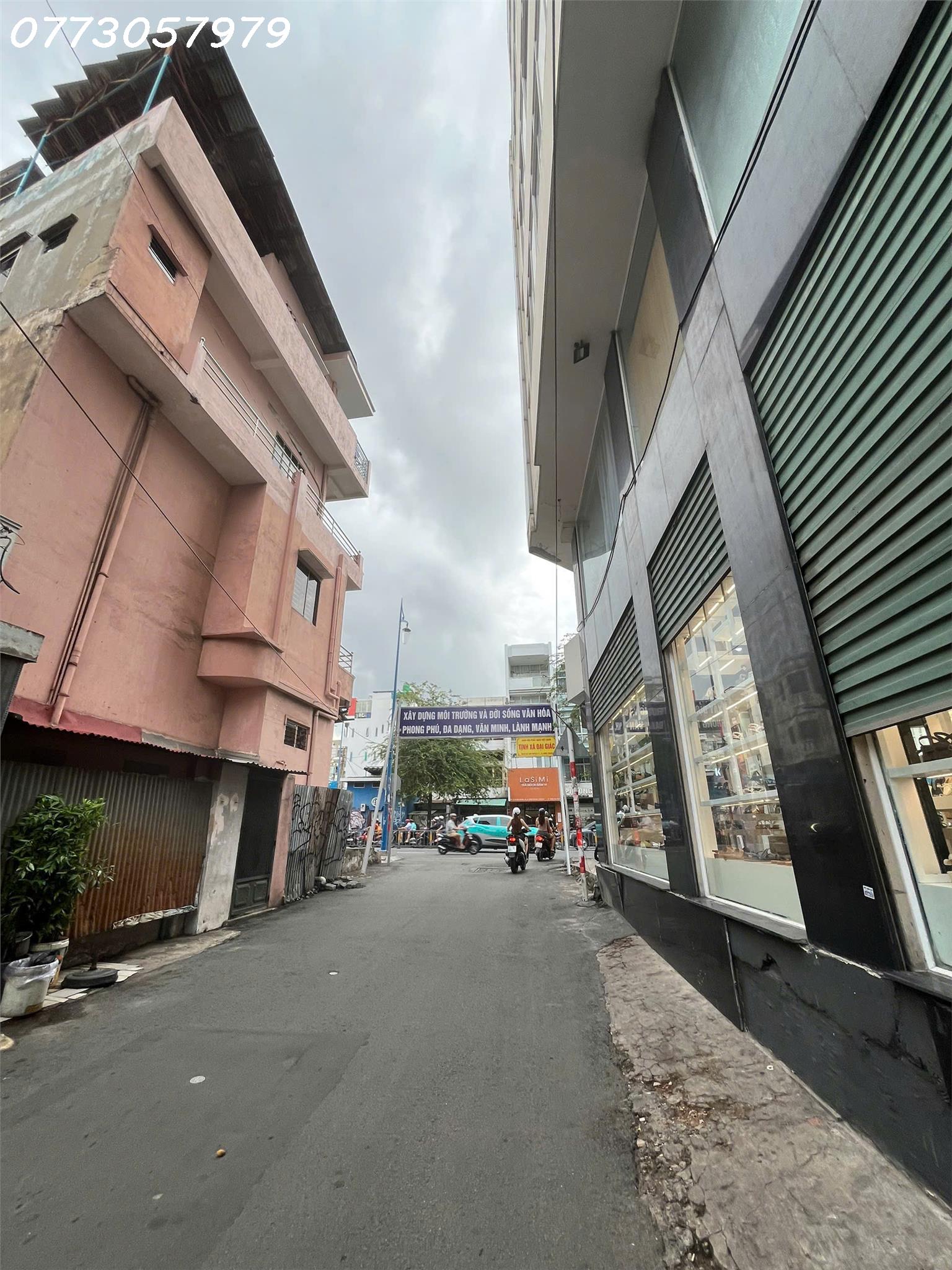 z6856282775404_0af5fed1ab356b91fa71ec53167528ff