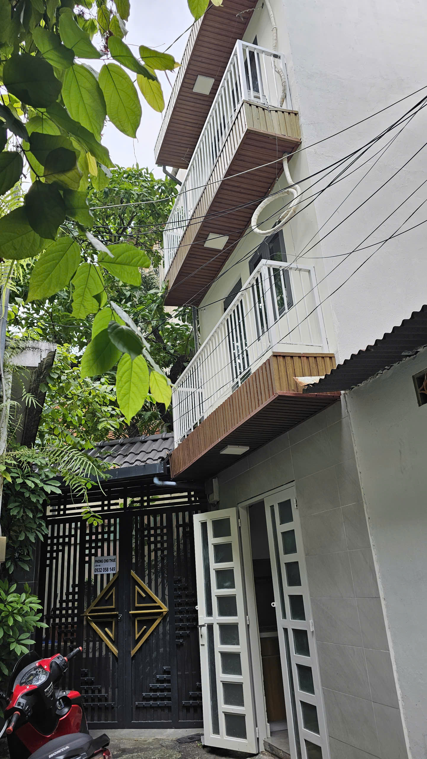 z6857738218050_6b63d906676356cfccf23489d8cc0fd3