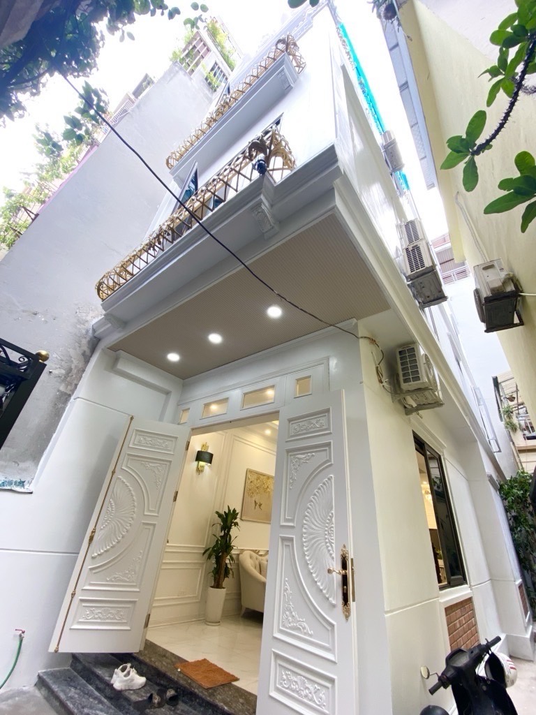 2da0-E4A7B921-mdxuuaq7_28_7