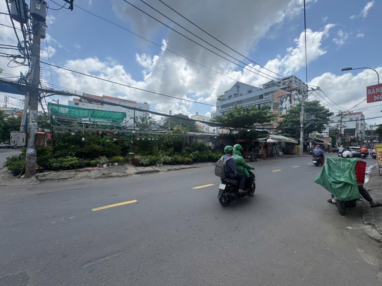 ban-dat-mat-tien-ba-van-ban-dat-phuong-14-tan-binh-0707318818-1