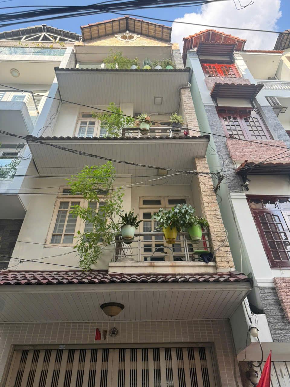 ban-nha-hem-cach-mang-thang-8-ban-nha-phuong-5-tan-binh-0707318818-1