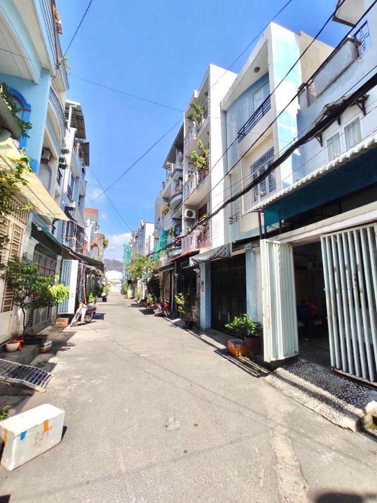 ban-nha-hem-xe-hoi (1)