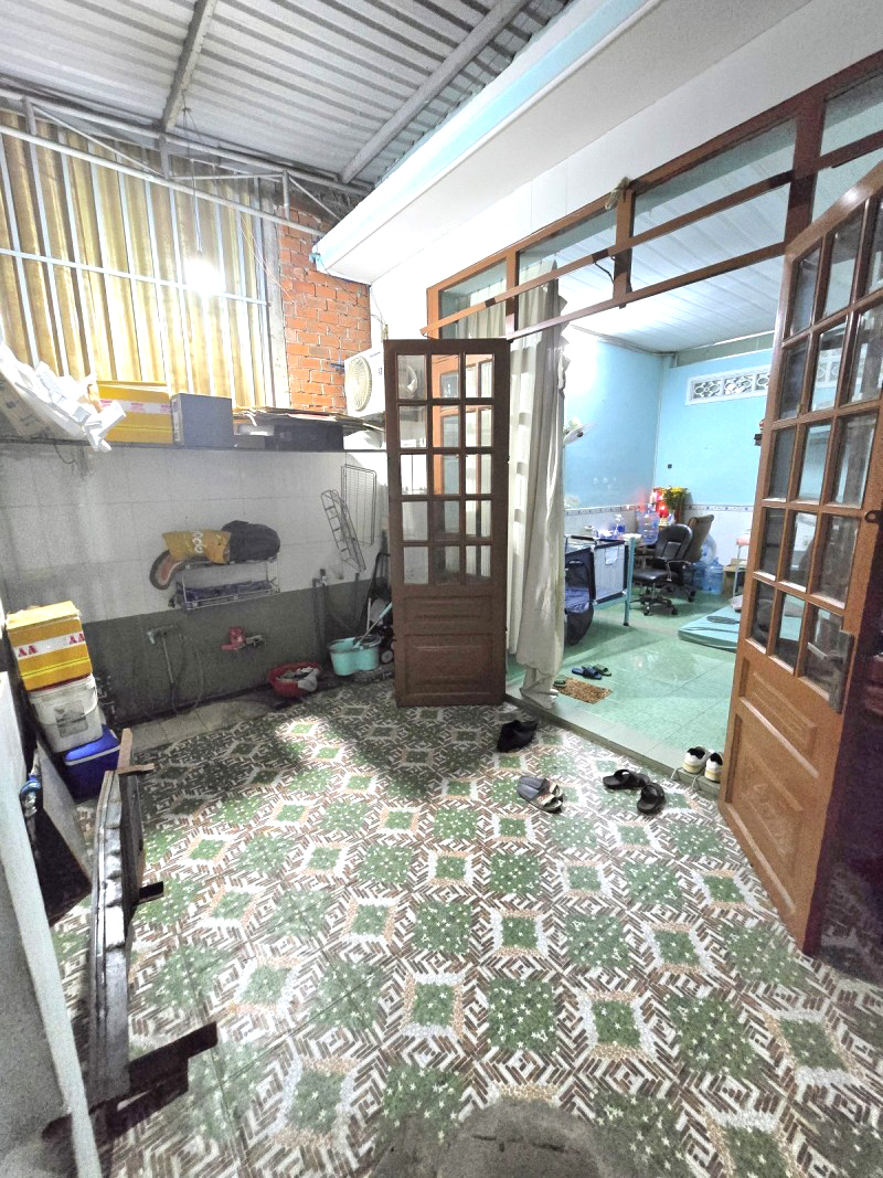 ban-nha-hem-xe-hoi-dinh-phong-phu-tnp-65-m2-hon-3-ty (2)