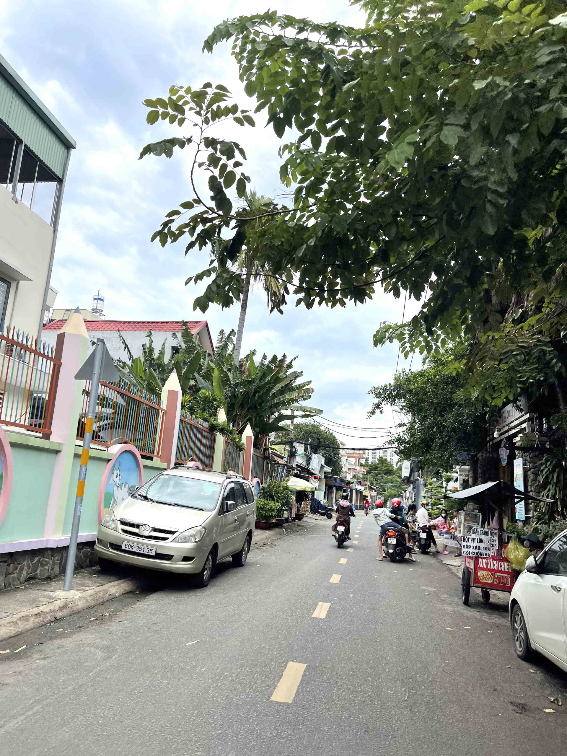 ban-nha-hem-xe-tai-139-m2-gan-cho-tam-ha-nhinh-7-ty (4)