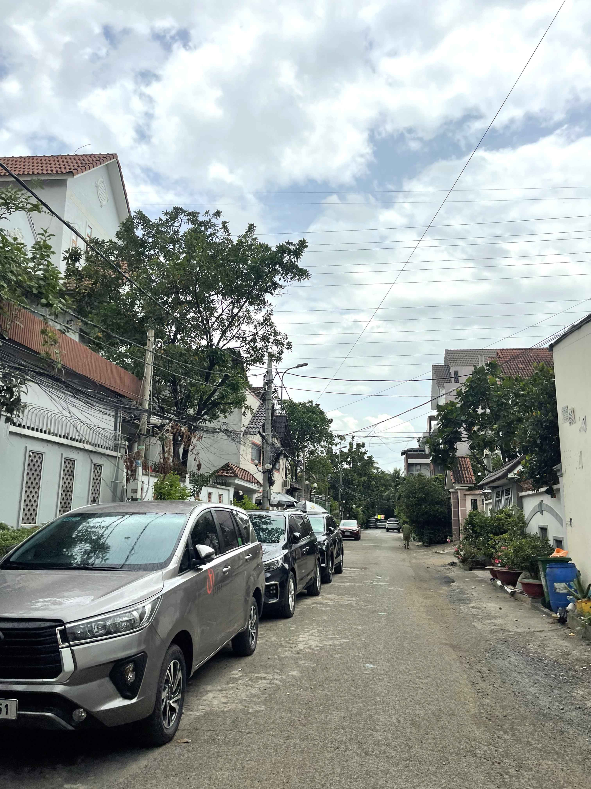 biet-thu-san-vuon-300-m2-vip-hiep-binh-chanh (7)