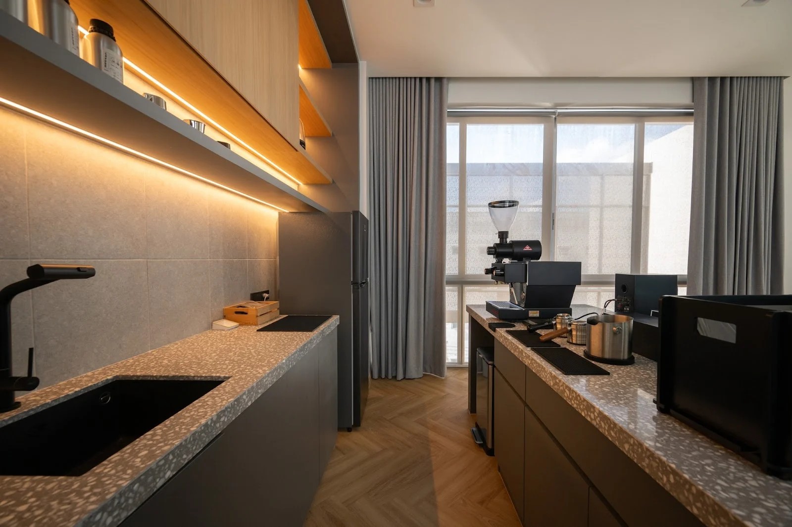 chi-co-1-mat-thoang-nha-pho-nch-15-house-van-sang-thoang-va-tien-nghi-den-kho-tin_7